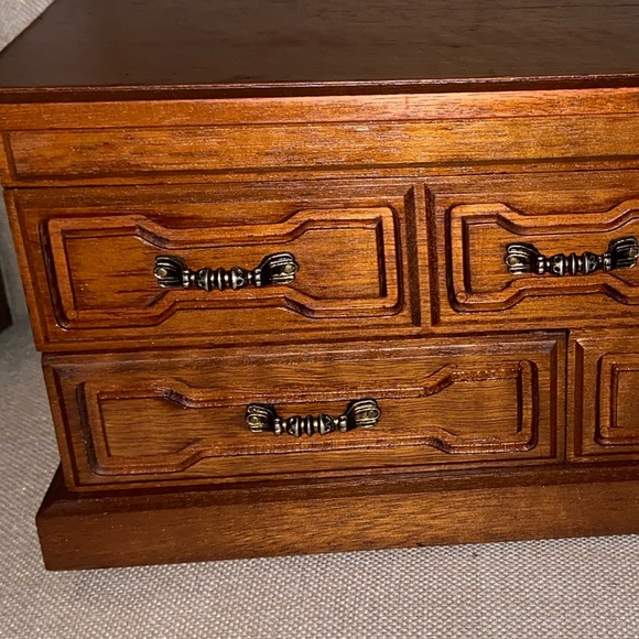 Vintage Wood Jewelry box - Picture 7 of 7